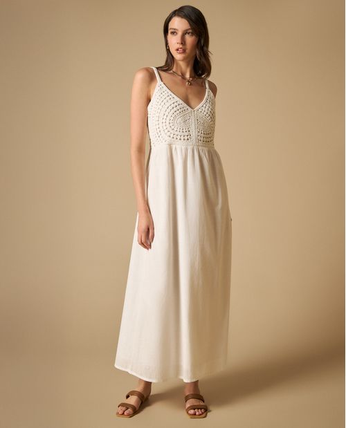 Vestido Largo con Bordados Artesanales