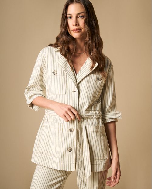 Chaqueta de rayas con cinturón