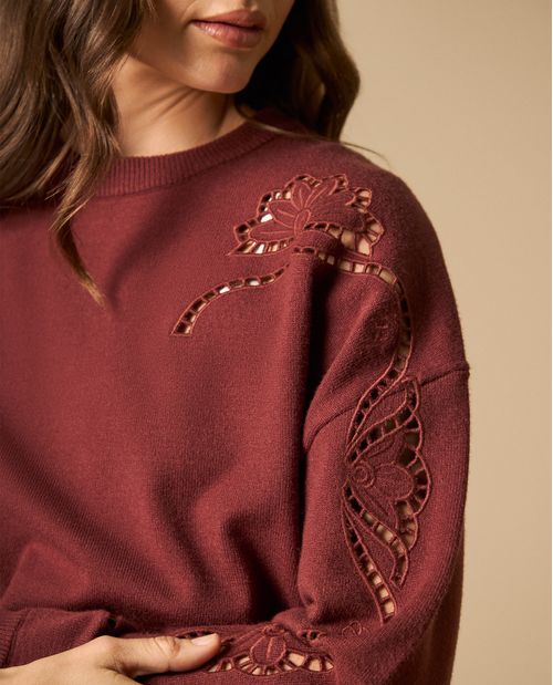 Sueter tejido con bordados