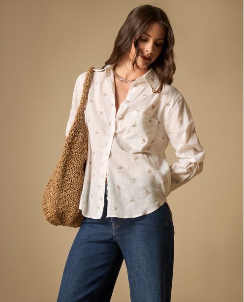 Camisa manga larga con bordado de palmeras.