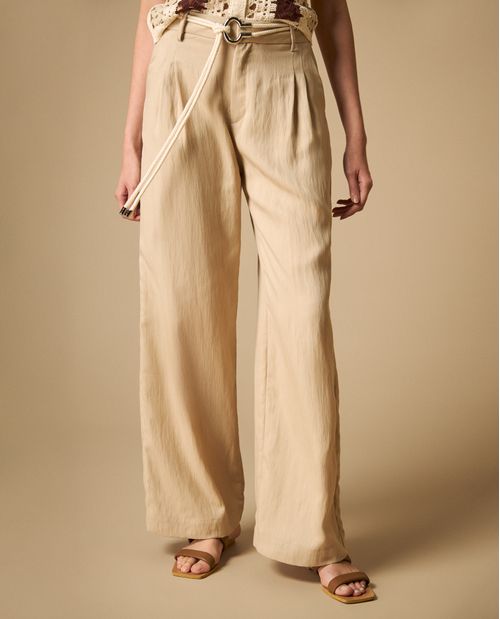 Pantalón amplio tiro alto con cinturón