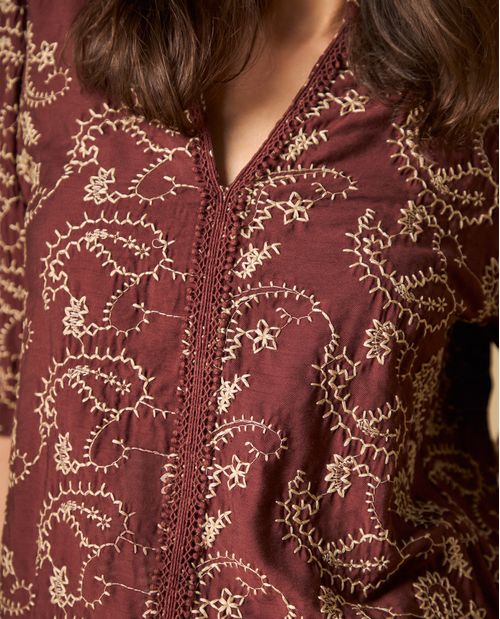 Camisa manga larga con bordado floral