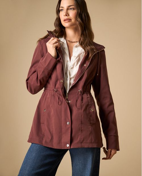 Chaqueta con capucha y cordones ajustables