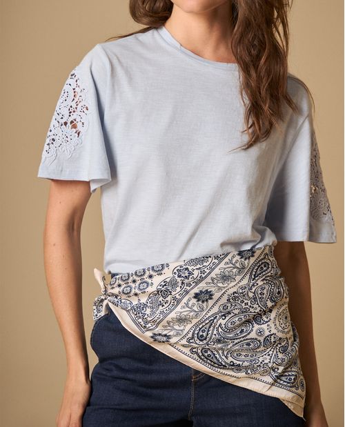 Camiseta manga corta con detalles de encaje para mujer