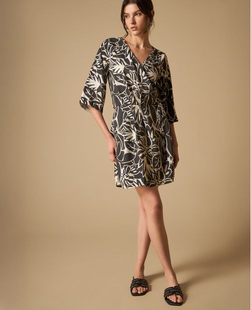 Vestido con estampado floral y cinturón