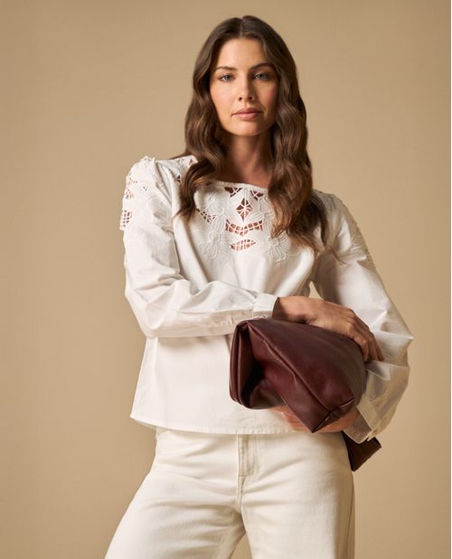 Camisa manga larga con bordados calados para mujer