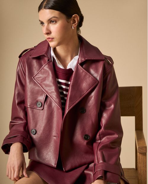 Chaqueta trench cropped con doble botonadura para mujer