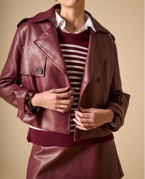 Chaqueta trench cropped con doble botonadura para mujer