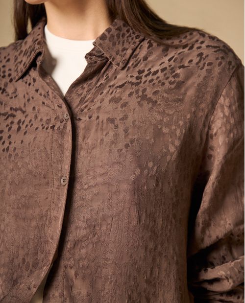 Camisa con estampado animal print para mujer