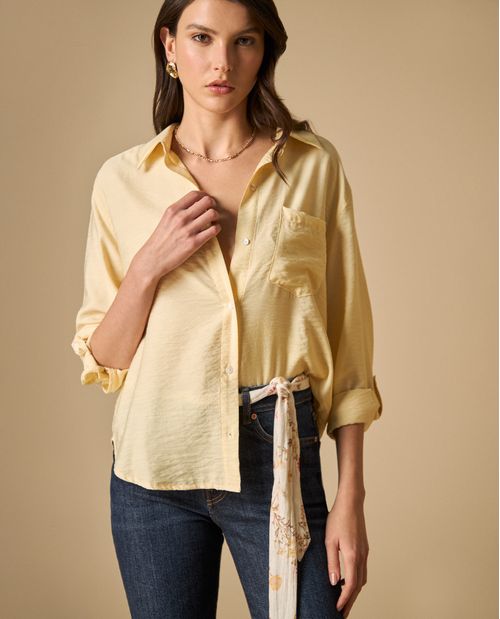 Camisa clásica manga larga con bolsillo frontal para mujer