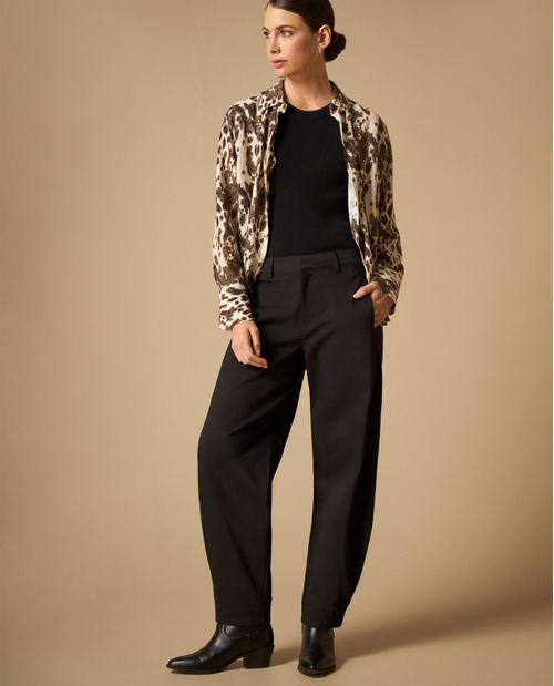 Pantalón amplio con bolsillos frontales para mujer