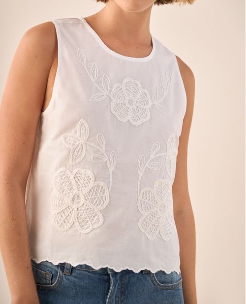 Blusa Blanca con Bordados Florales Artesanales