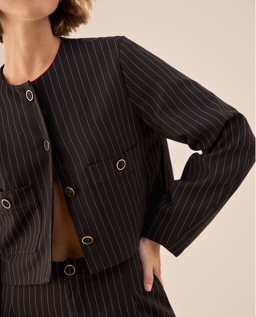 Blazer Negro con Rayas y Botones Dorados