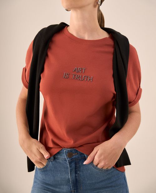 Camiseta Art Is Truth con Bordado Brillante