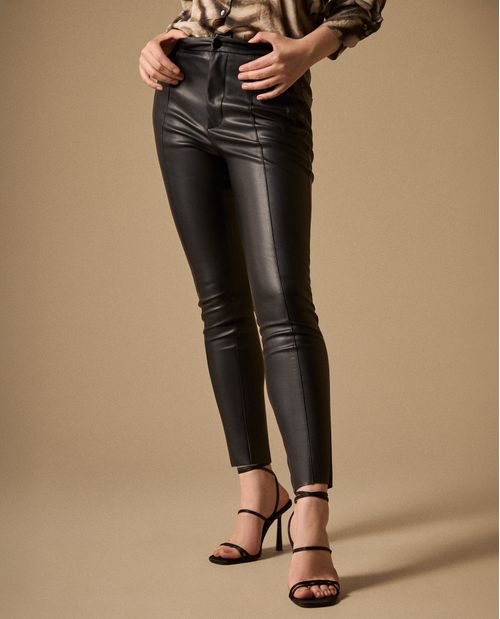 Pantalón Negro Ajustado Símil Cuero