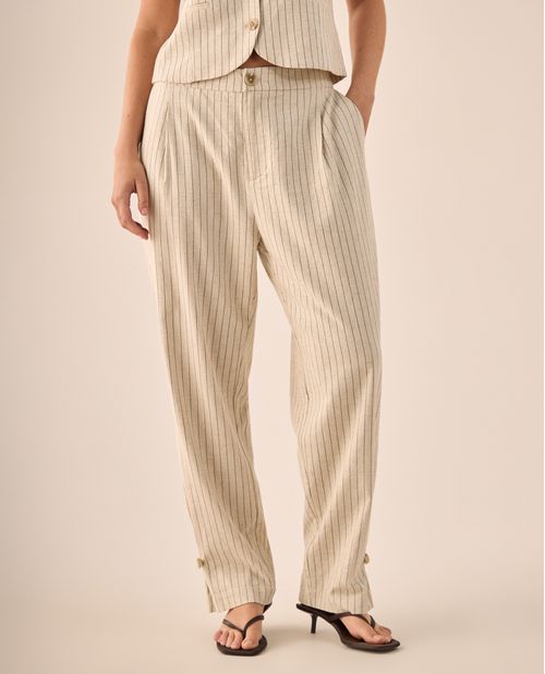 Pantalón Recto Rayas Beige con Detalle Dorado