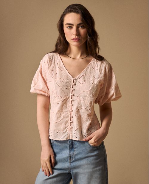 Camisa Rosa con Bordados Calados Artesanales
