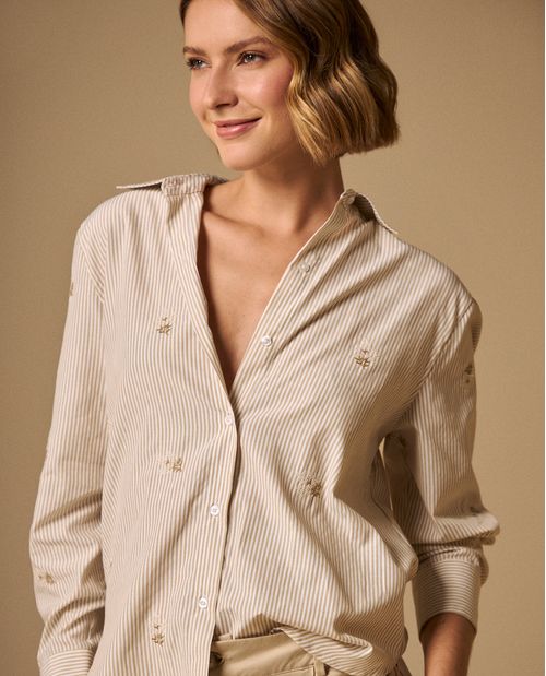 Camisa con Bordados Dorados