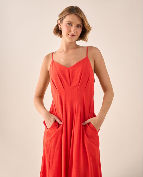 Vestido Midi Rojo con Pliegues Estructurados