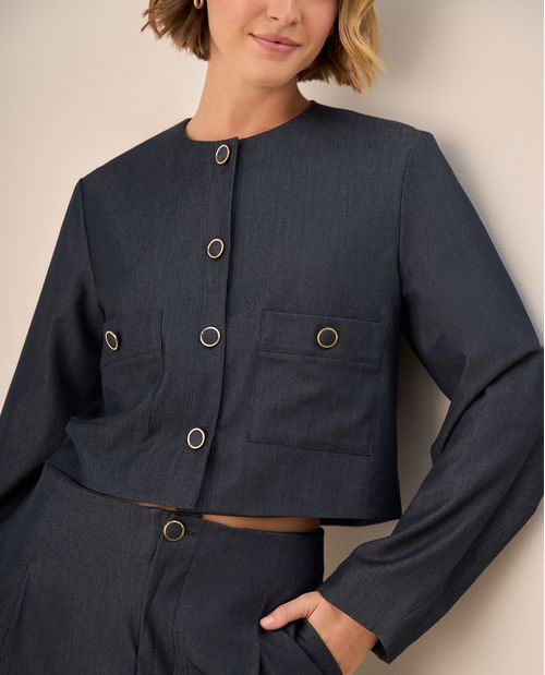 Chaqueta Cropped con Detalles Dorados