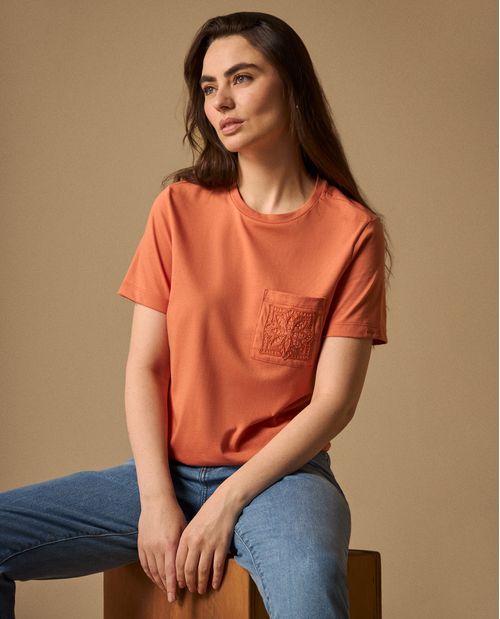 Camiseta Naranja con Bordado Floral