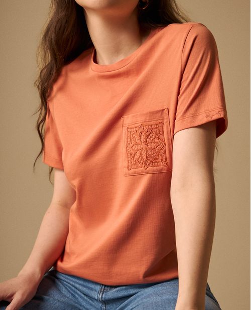 Camiseta Naranja con Bordado Floral