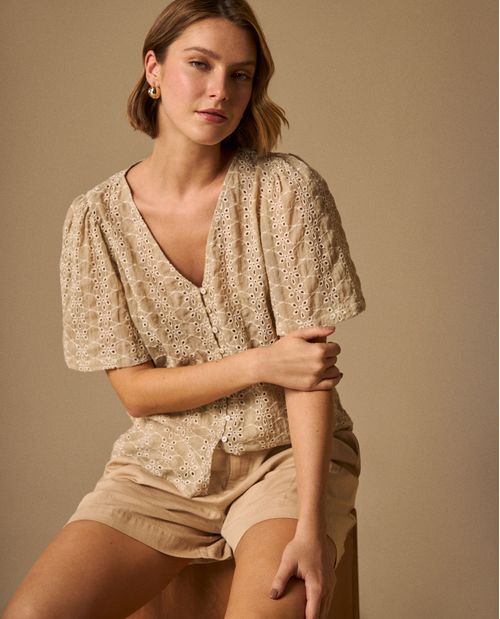 Camisa Bordada con Detalles Artesanales