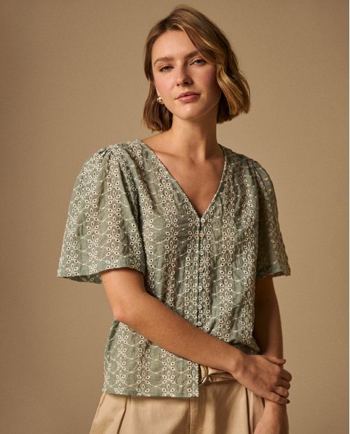 Camisa Bordada con Detalles Artesanales