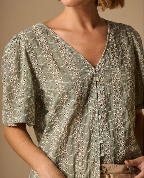 Camisa Bordada con Detalles Artesanales