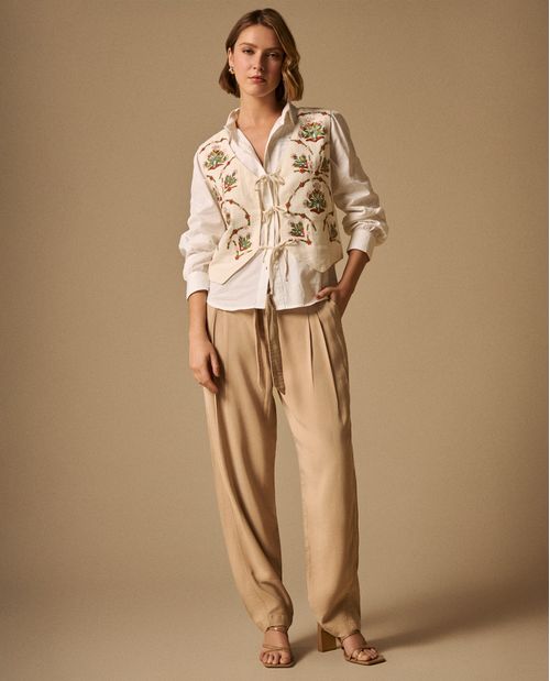 Pantalón Beige Tiro Alto con Cinturón