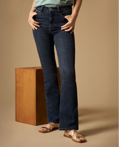 Jean Boot Cut Azul Oscuro Tiro Medio