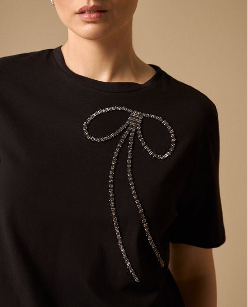 Camiseta Negra con Aplicación de Strass