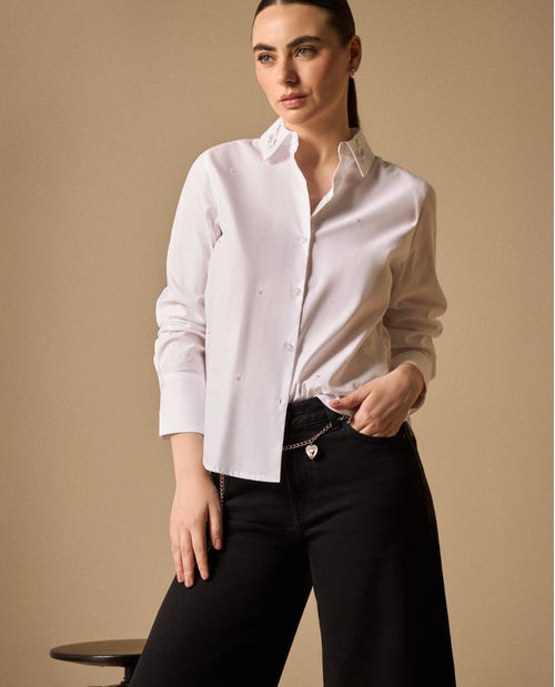 Camisa Blanca con Bordados en Cuello