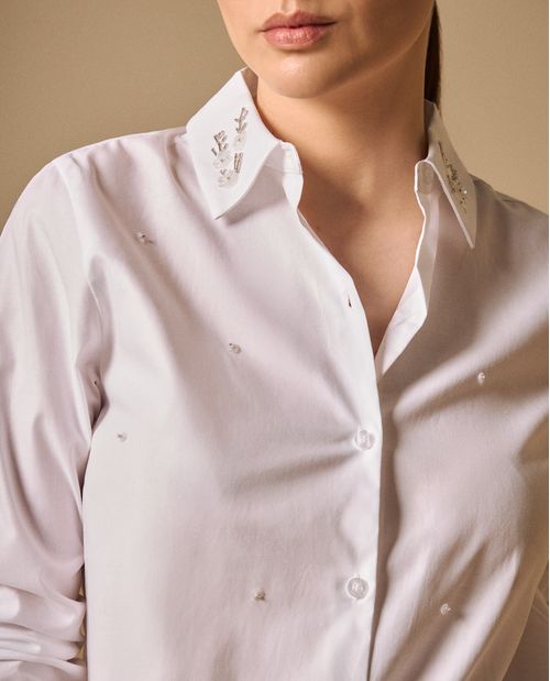 Camisa Blanca con Bordados en Cuello