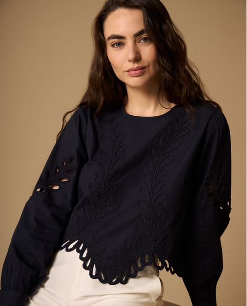 Camisa Azul con Bordados y Calados Artesanales