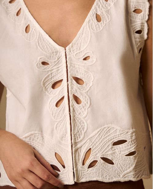 Camisa Blanca con Bordados Calados Artesanales