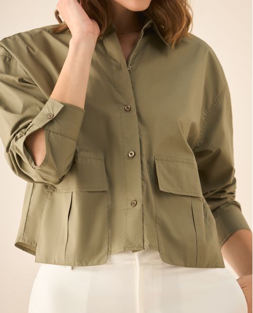 Camisa manga larga con bolsillos de tapa para mujer