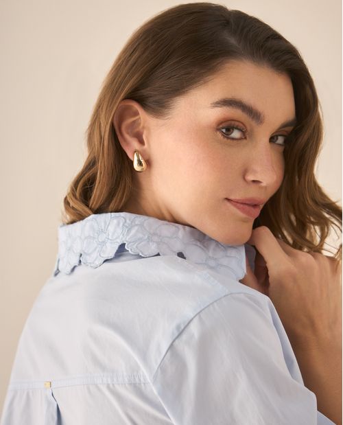 Camisa con diseño de flores en el cuello para mujer