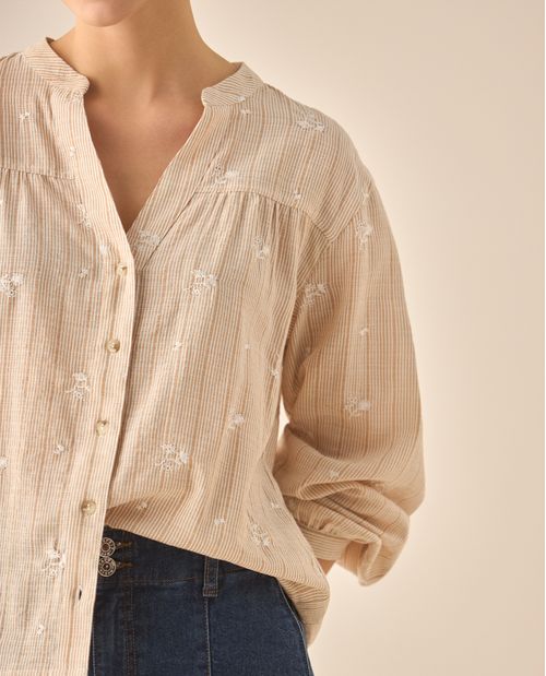 Camisa con apliques de flores bordadas para mujer