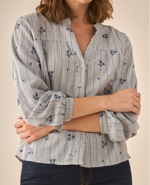 Camisa con apliques de flores bordadas para mujer