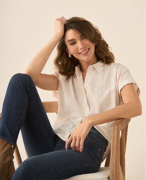 Camisa a rayas con recogido en hombros y posterior para mujer