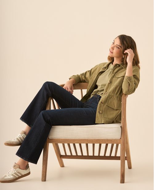 Jean Boot Cut tono oscuro para mujer