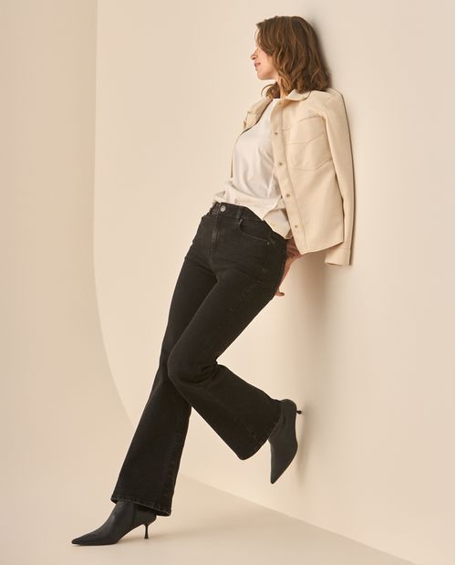 Jean Boot Cut en black denim para mujer