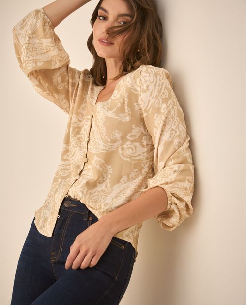 Camisa escote en V estampada para