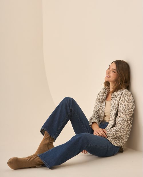 Jean Boot cut tono medio oscuro para mujer