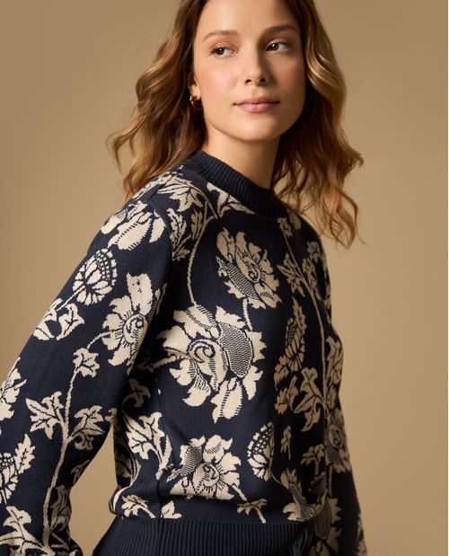 Suéter tejido cuello redondo con diseño floral