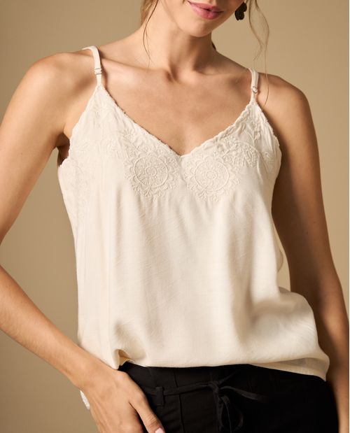 Camisa de tiras con bordado en escote