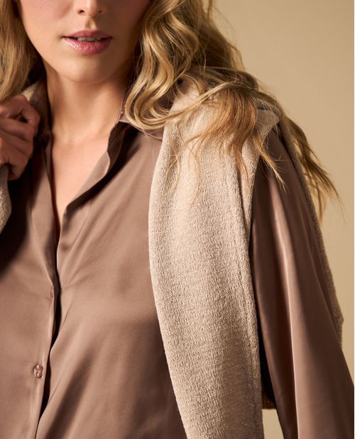 Camisa bordada manga corta cuello camisero