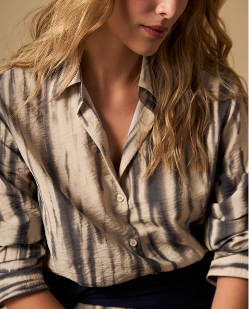 Camisa camisera manga larga con rayas difuminadas