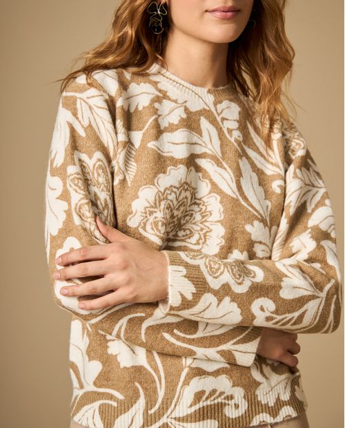 Suéter tejido cuello redondo con diseño floral